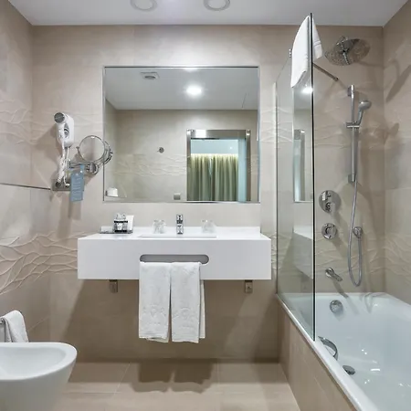 Готель Maestranza 4*