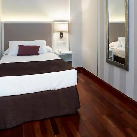 Готель Maestranza 4*