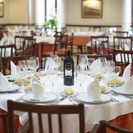 Отель Maestranza 4*